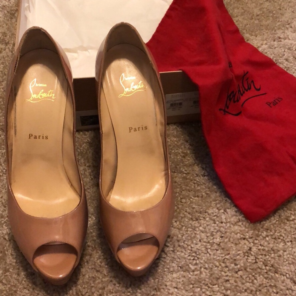 Authentic Christian Louboutin Lady Peep nude